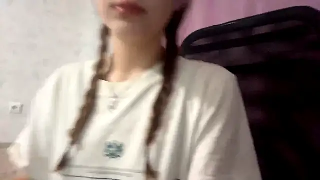 Snapshot of AliceStacy chatting on November 3, 2025, 8:51 am AliceStacy online show from November 3, 2025, 8:51 am