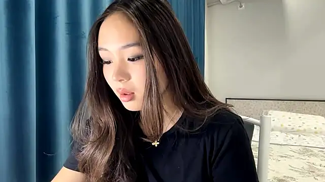 Snapshot of SupremeDividend chatting on November 12, 2025, 2:43 pm SupremeDividend online show from November 12, 2025, 2:43 pm