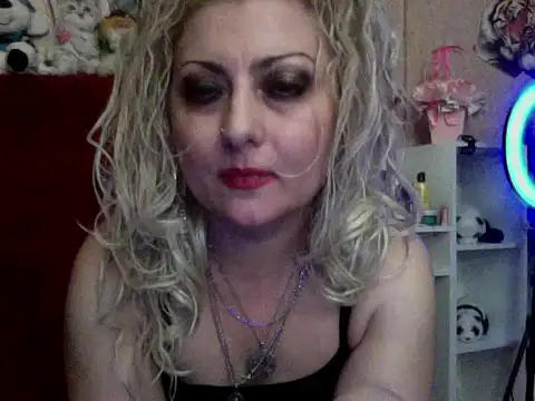 Snapshot of xHot_Amazonq chatting on November 6, 2025, 4:44 pm xHot Amazonq online show from November 6, 2025, 4:44 pm