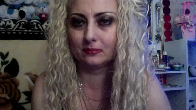 Snapshot of xHot_Amazonq chatting on December 2, 2025, 7:59 pm xHot Amazonq online show from December 2, 2025, 7:59 pm