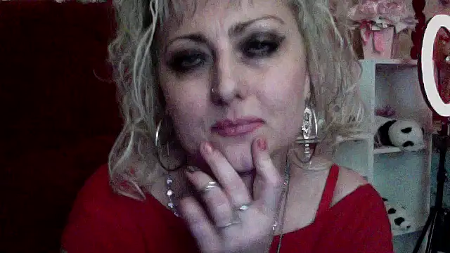 xHot Amazonq online show from February 12, 2026, 8:08 pm