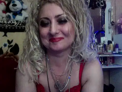 Snapshot of xHot_Amazonq chatting on November 17, 2025, 6:45 pm xHot Amazonq online show from November 17, 2025, 6:45 pm