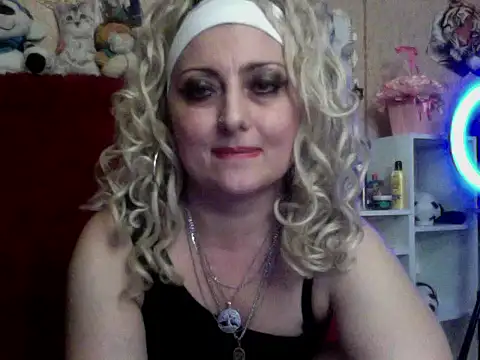 Snapshot of xHot_Amazonq chatting on November 2, 2025, 10:26 pm xHot Amazonq online show from November 2, 2025, 10:26 pm