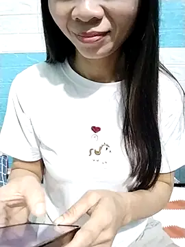 Snapshot of Donatella28 chatting on March 14, 2026, 2:39 am Donatella28 online show from March 14, 2026, 2:39 am