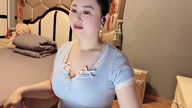 yaoyao22678 online show from April 8, 2026, 12:45 am