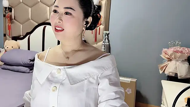 yaoyao22678 online show from April 26, 2026, 1:47 am