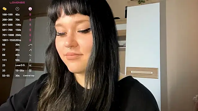 Snapshot of LaurenOveson chatting on December 1, 2025, 11:22 am LaurenOveson online show from December 1, 2025, 11:22 am