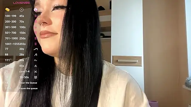 Snapshot of LaurenOveson chatting on November 2, 2025, 9:58 am LaurenOveson online show from November 2, 2025, 9:58 am