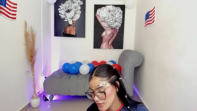 lizzakennedy online show from July 4, 2026, 12:21 pm