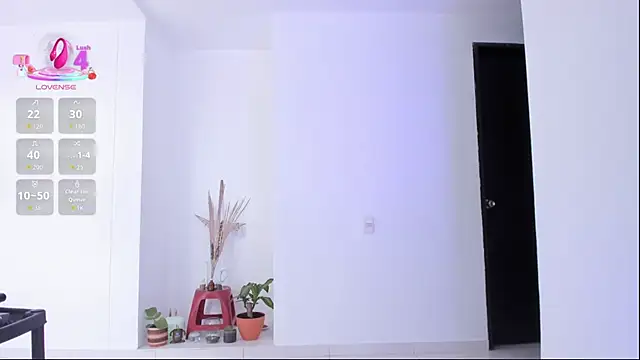 Snapshot of Leyacopper_ chatting on October 31, 2025, 6:59 pm Leyacopper  online show from October 31, 2025, 6:59 pm