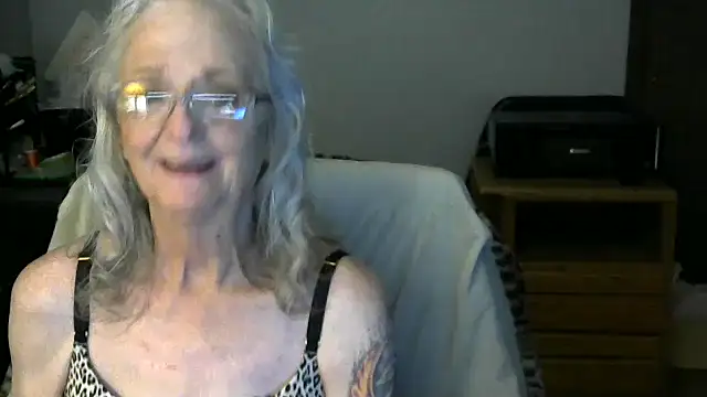 Snapshot of JoleneDelacroix chatting on November 11, 2025, 2:06 am JoleneDelacroix online show from November 11, 2025, 2:06 am