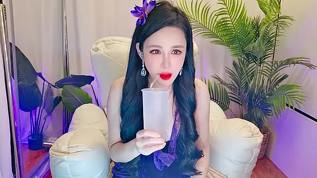 Snapshot of Vv123668 chatting on November 10, 2025, 12:10 pm Vv123668 online show from November 10, 2025, 12:10 pm