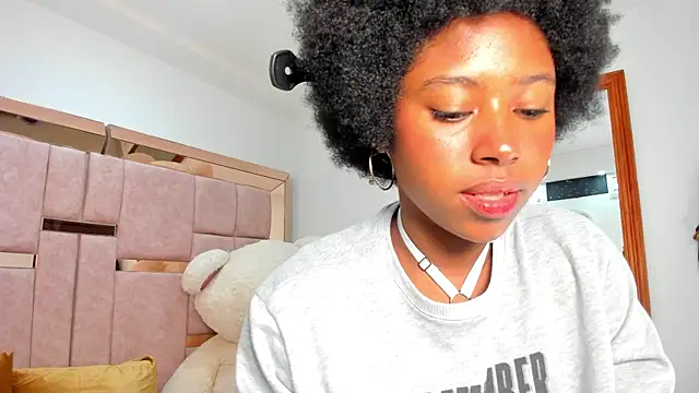 Snapshot of violeta_ruizz chatting on December 22, 2025, 2:17 pm violeta ruizz online show from December 22, 2025, 2:17 pm