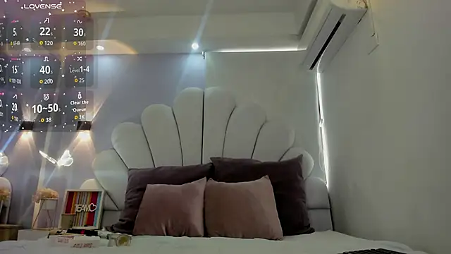 naomy sexy  online show from January 31, 2026, 8:07 pm