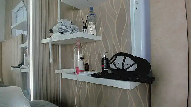 Snapshot of NhoanBrunette chatting on July 5, 2026, 7:43 pm NhoanBrunette online show from July 5, 2026, 7:43 pm