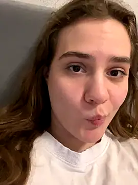 blooomis online show from November 18, 2025, 12:15 am