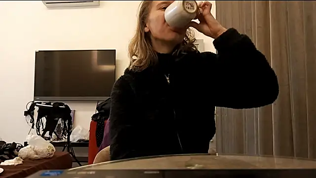 MargaretFairy online show from December 15, 2025, 4:35 pm