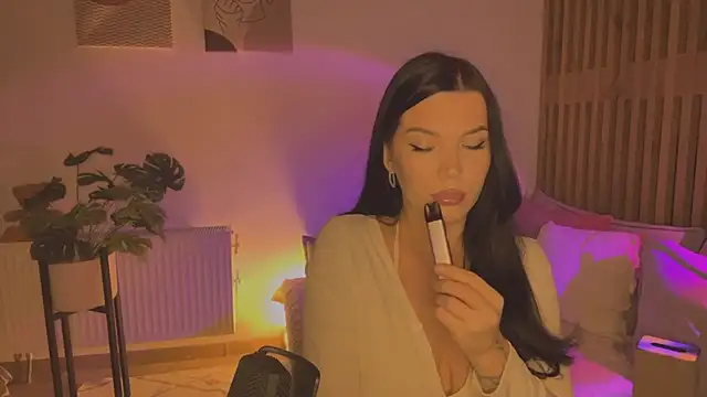 Snapshot of Angelsweetshy chatting on October 28, 2025, 6:51 pm Angelsweetshy online show from October 28, 2025, 6:51 pm