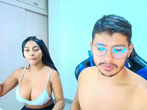 Snapshot of sophia_and_alex chatting on October 30, 2025, 9:01 pm sophia and alex online show from October 30, 2025, 9:01 pm