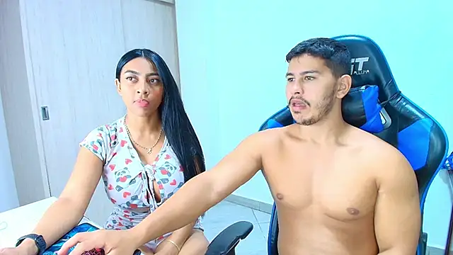 Snapshot of sophia_and_alex chatting on October 27, 2025, 4:13 am sophia and alex online show from October 27, 2025, 4:13 am