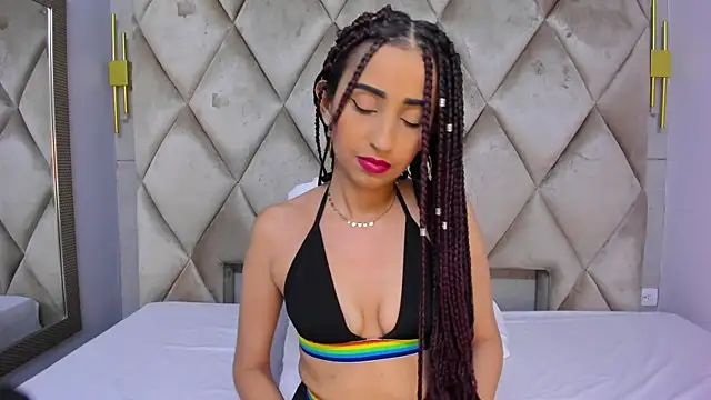 violett rabbit  online show from March 5, 2026, 8:05 pm