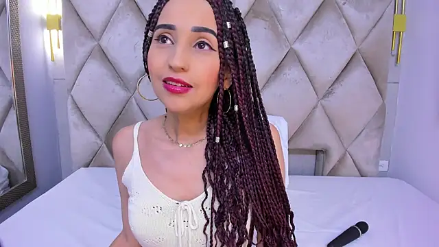 violett rabbit  online show from February 6, 2026, 8:05 pm