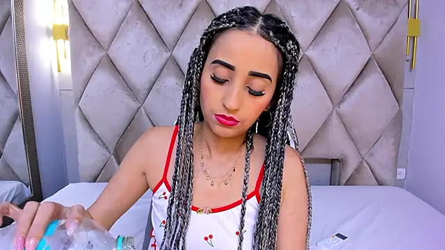 Snapshot of violett_rabbit_ chatting on December 17, 2025, 7:52 pm violett rabbit online show from December 17, 2025, 7:52 pm