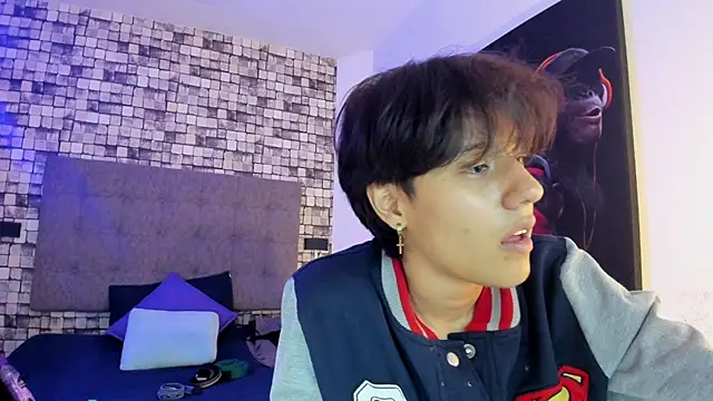 Ghost  Girl  online show from November 13, 2025, 10:35 pm