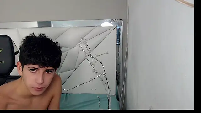 Snapshot of Cash_G_ chatting on November 16, 2025, 8:24 pm Cash G online show from November 16, 2025, 8:24 pm