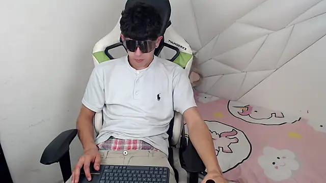 Snapshot of Cash_G_ chatting on November 30, 2025, 8:31 pm Cash G online show from November 30, 2025, 8:31 pm