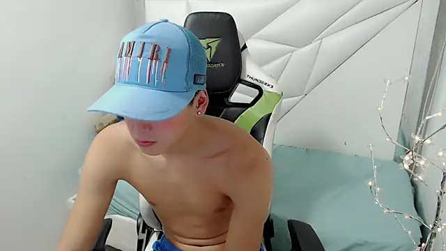 Snapshot of Cash_G_ chatting on November 2, 2025, 8:25 pm Cash G online show from November 2, 2025, 8:25 pm