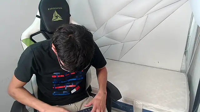 Snapshot of Cash_G_ chatting on November 24, 2025, 8:53 pm Cash G online show from November 24, 2025, 8:53 pm