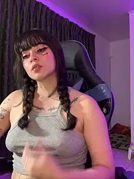Snapshot of Annagoth_ chatting on May 4, 2026, 4:27 am Annagoth online show from May 4, 2026, 4:27 am