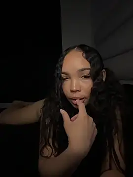 nikkiloveee online show from February 7, 2026, 4:09 am