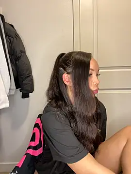 Snapshot of nikkiloveee chatting on December 3, 2025, 5:52 am nikkiloveee online show from December 3, 2025, 5:52 am