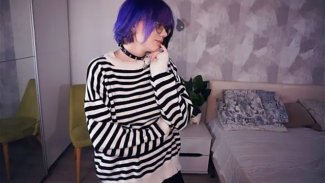 KellePourier online show from October 31, 2025, 6:04 pm