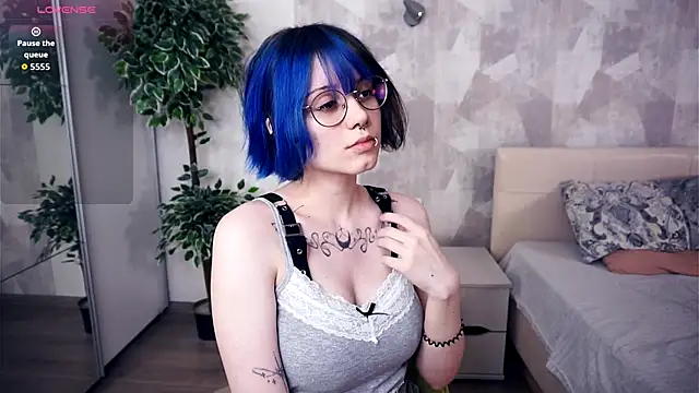 KellePourier online show from December 2, 2025, 6:42 pm