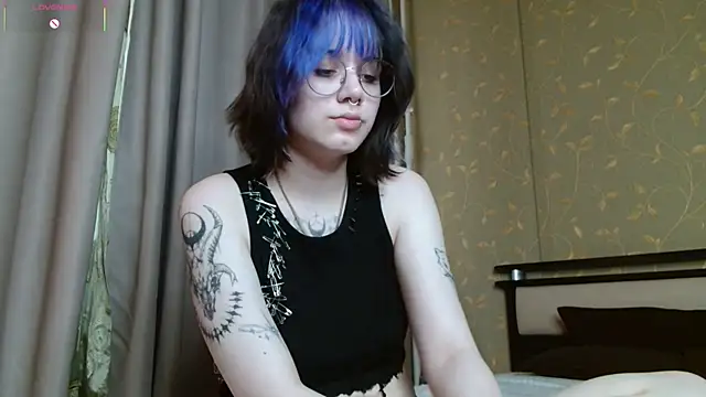 Snapshot of KellePourier chatting on July 14, 2026, 11:05 am KellePourier online show from July 14, 2026, 11:05 am