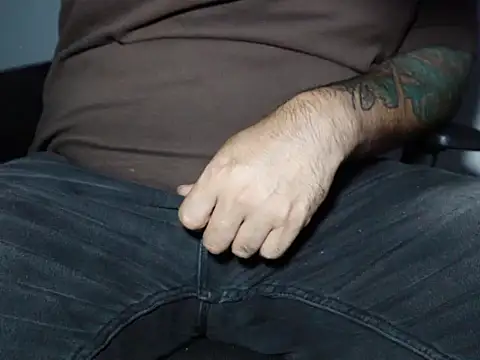 Snapshot of thethickbear chatting on February 24, 2026, 3:51 am thethickbear online show from February 24, 2026, 3:51 am