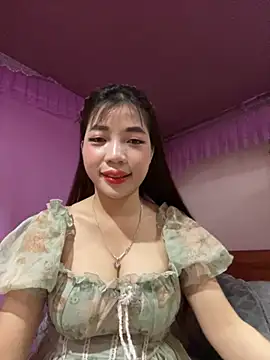 Zlienr023 online show from November 4, 2025, 1:37 pm