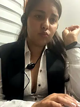 Snapshot of Au-rora chatting on December 3, 2025, 3:29 am Au-rora online show from December 3, 2025, 3:29 am