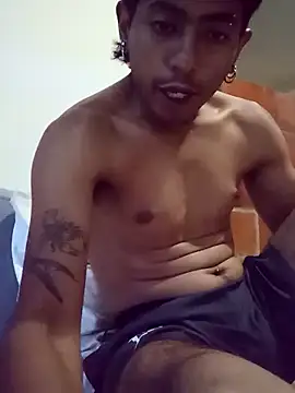 Snapshot of SkinniYamo chatting on June 4, 2026, 11:09 pm SkinniYamo online show from June 4, 2026, 11:09 pm