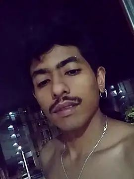 SkinniYamo online show from April 21, 2026, 4:52 am