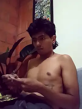 Snapshot of SkinniYamo chatting on June 3, 2026, 2:56 am SkinniYamo online show from June 3, 2026, 2:56 am