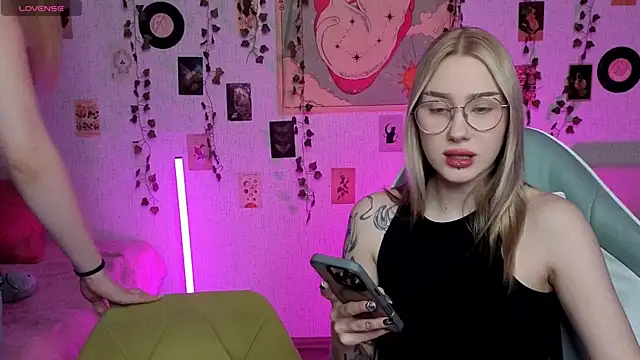  kitEkat   online show from October 26, 2025, 8:42 pm