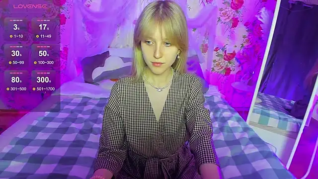 Snapshot of KissChristie__ chatting on November 12, 2025, 6:12 pm KissChristie online show from November 12, 2025, 6:12 pm