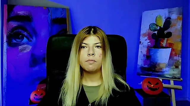 Snapshot of EvaDarc chatting on October 28, 2025, 7:51 am EvaDarc online show from October 28, 2025, 7:51 am