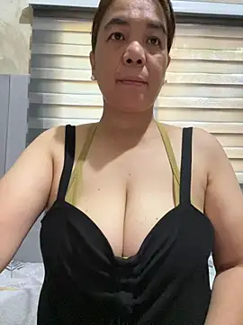 sweetyjhones online show from April 10, 2026, 4:19 am