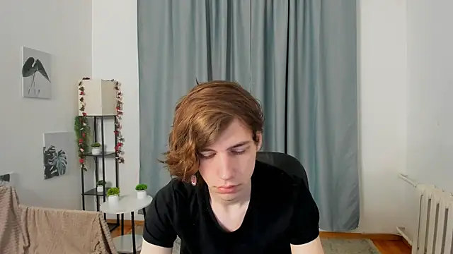 Snapshot of AvenGlow chatting on December 14, 2025, 5:24 am AvenGlow online show from December 14, 2025, 5:24 am