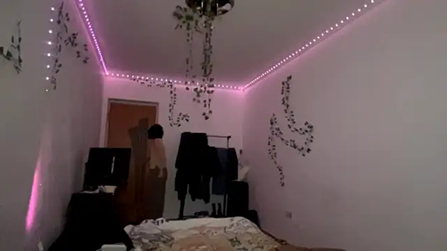 LilithFlamey online show from November 28, 2025, 4:07 pm